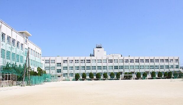 大江中学校（約700m）