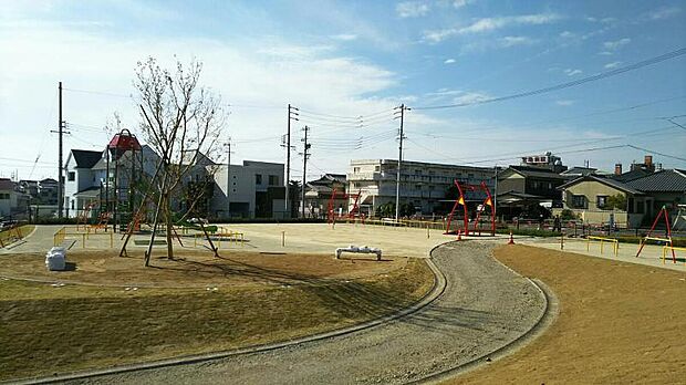 三明公園(約260m)