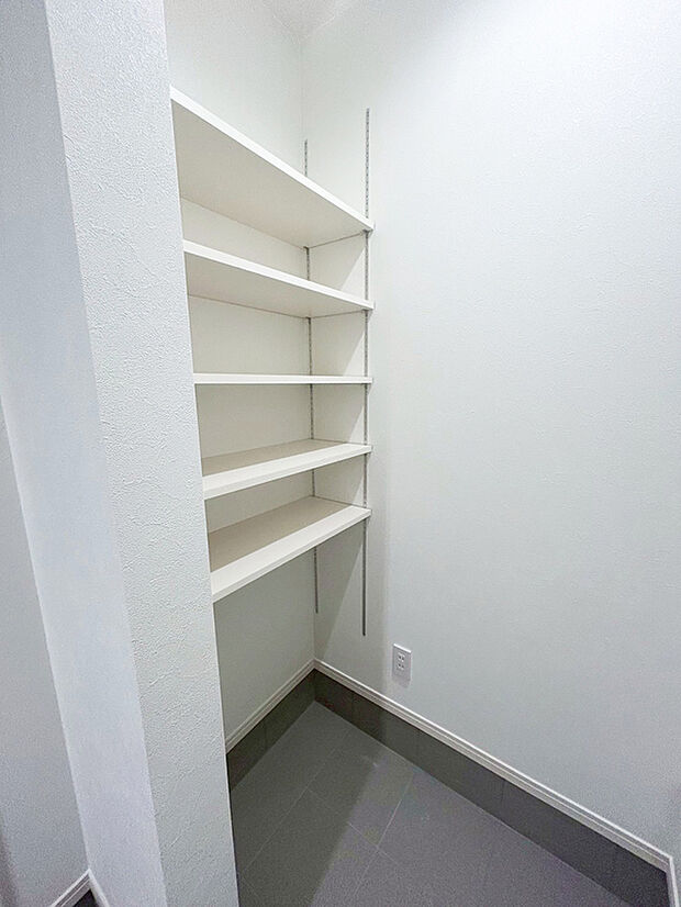 【土間収納　B号棟】■ゴルフバックやベビーカーもそのまま収納可能