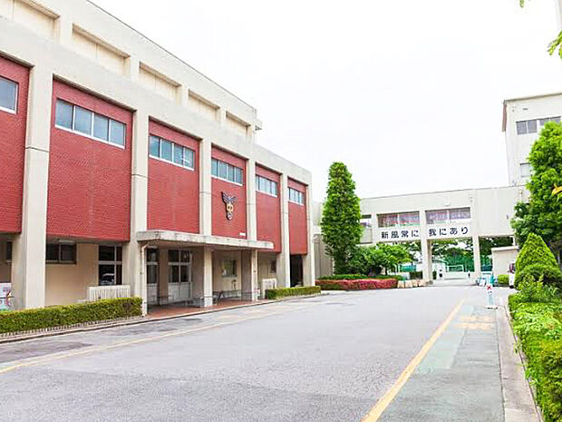 刈谷市立刈谷南中学校（約1m）