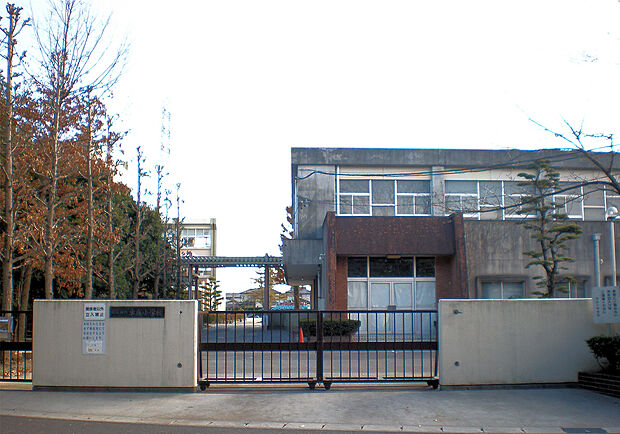 小牧市立本庄小学校（約540m）