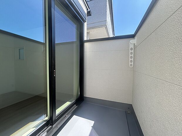 【C号棟　バルコニー　】通風・採光に優れた南面バルコニー！
