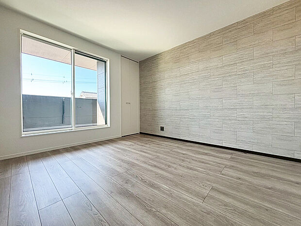 【主寝室　】■全居室収納あり
■ゆとりの広さ
■ウォークインクローゼットのある洋室は大型の荷物もスッキリ。