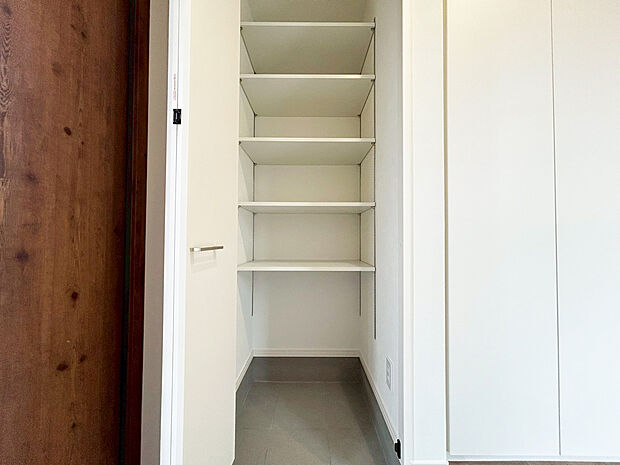 【土間収納　A号棟】■雨具やベビーカーなどの収納に便利な土間収納