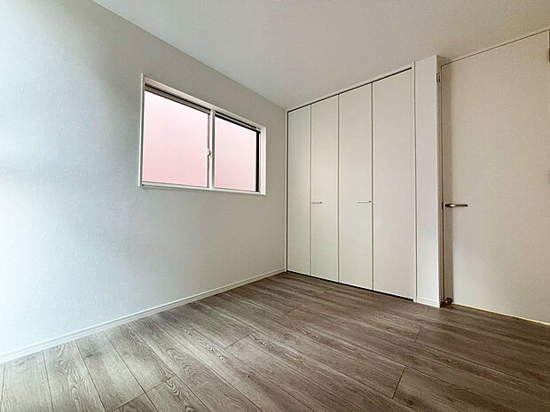 【洋室　】■子ども部屋にも広々クローゼット