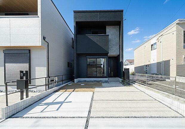 【B号棟】■ネイビー×グレータイルのアクセント外壁でモダンスタイル