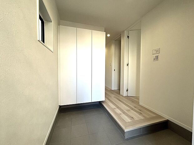 【土間収納 B号棟】■ゴルフバックやベビーカーを収納できる土間収納付き