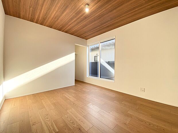 【主寝室 施工例】■ゆったりとした広さを確保した癒しの主寝室。広々ウォークインクローゼット設置で、収納力も十分。快適な新生活が送れます。