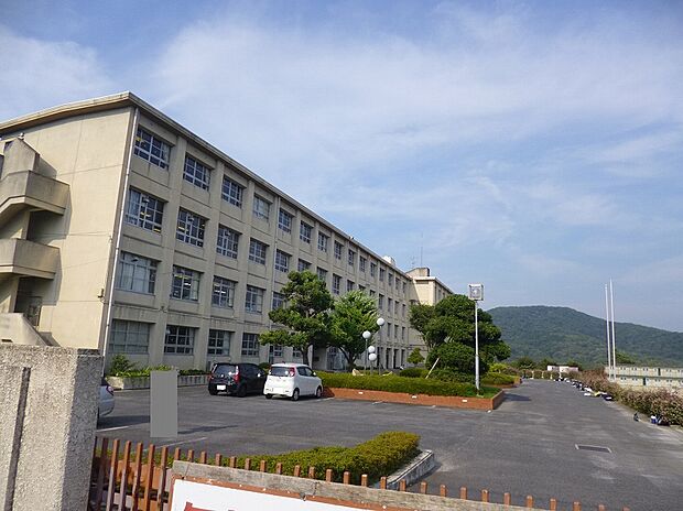 石尾台中学校（約570m）