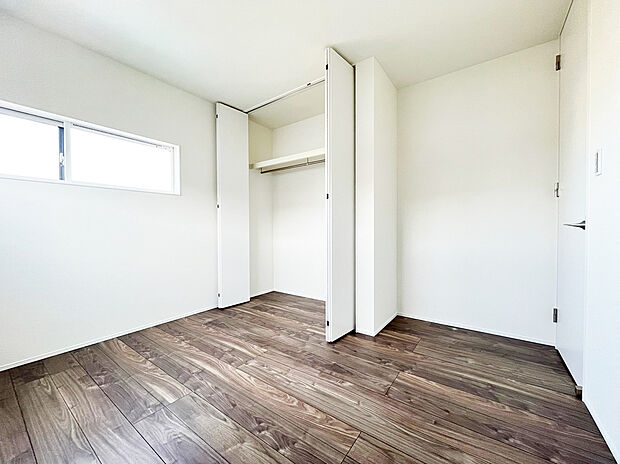 【洋室　施工例】■安全にも配慮。窓の位置を高くした子ども部屋。小さなお子様の転落を防ぎます。