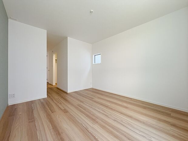 【主寝室　同様仕様　B号棟】■ゆったりとした広さを確保した癒しの主寝室。広々ウォークインクローゼット設置で、収納力も十分。快適な新生活が送れます。