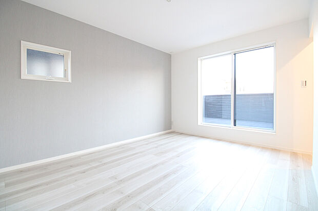 【主寝室　同仕様】■全居室収納あり
■ゆとりの広さ
■ウォークインクローゼットのある洋室は大型の荷物もスッキリ。
