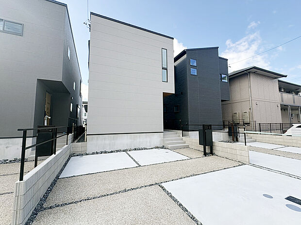 【B号棟】構造計算による耐震等級3という、最高レベルで大切な家族を守る家です。お気軽にアールプランナー不動産名古屋西営業所
【0120-401-500】までお問い合わせください。

