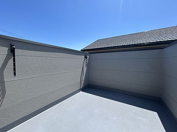 【バルコニー　施工例写真】南面バルコニーからは暖かい光が差し込みます！

