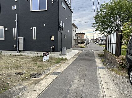 前面道路(2025年10月撮影)