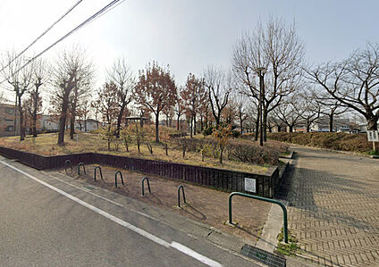 本地ヶ原公園 300ｍ(徒歩4分)