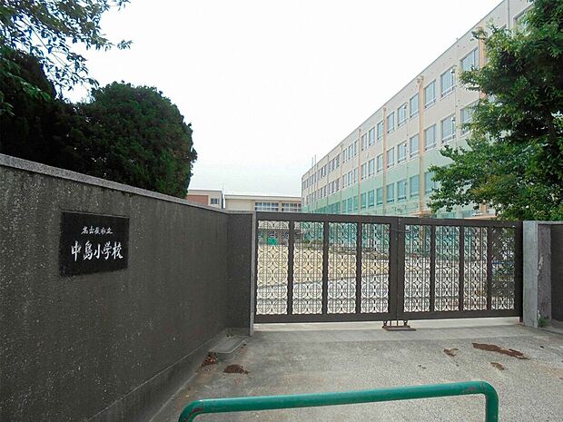 中島小学校 （約850m）