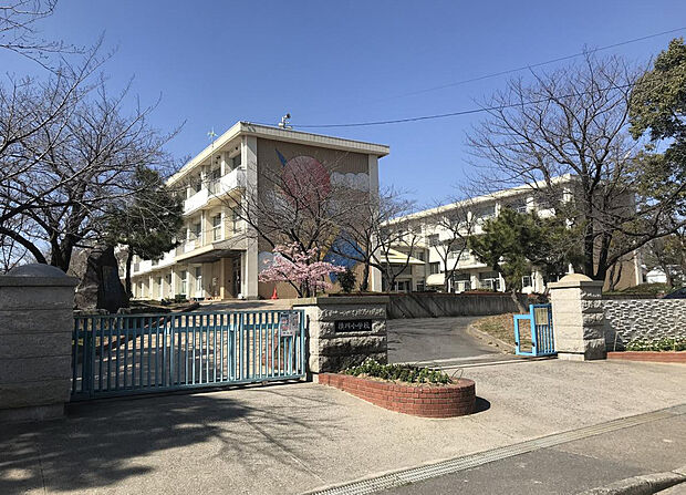 半田市立横川小学校（約1,100m）