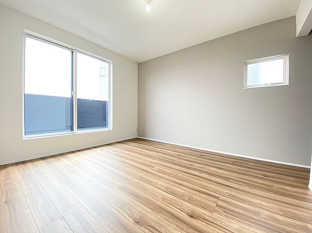 【主寝室　施工例】■ゆったりとした広さを確保した癒しの主寝室。広々ウォークインクローゼット設置で、収納力も十分。快適な新生活が送れます。