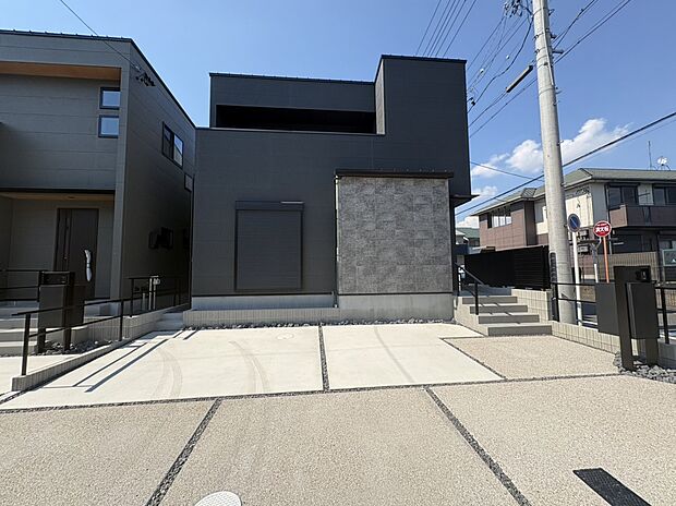 【B号棟 現地写真】■完成済・内覧可■
お気軽にお問合せ下さいませ。