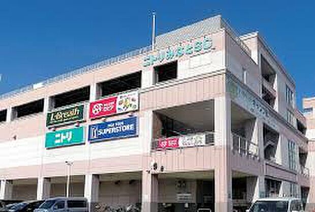 ロピア名古屋みなと店（約1,070m）