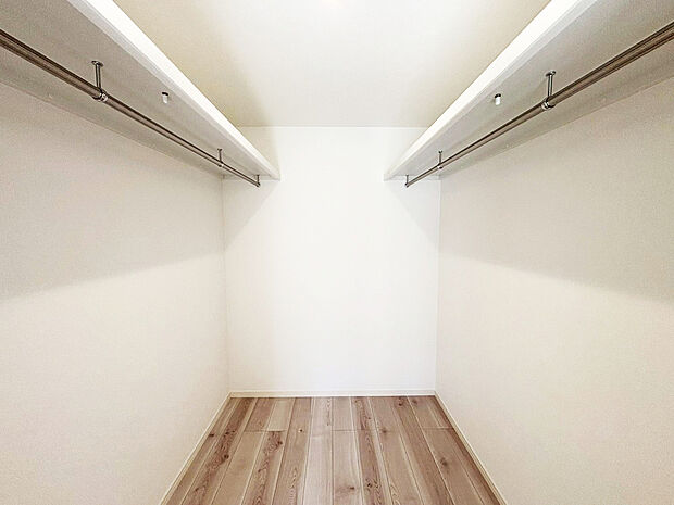 【ウォークインクローゼット 同仕様】■衣類の収納だけでなく、布団等の様々なものが収納可能