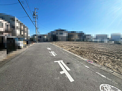 北東側前面道路