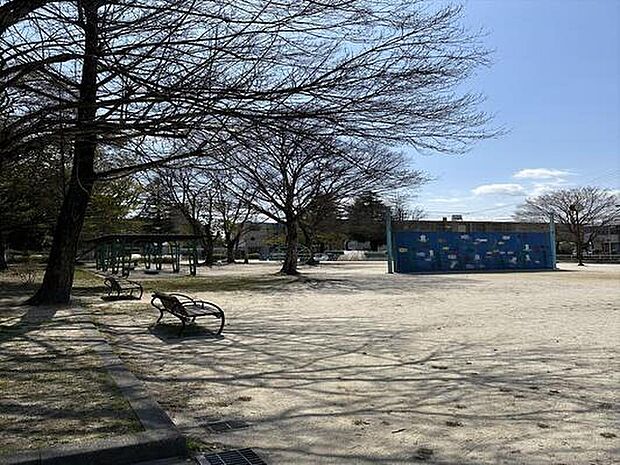 稲西公園(約260m)