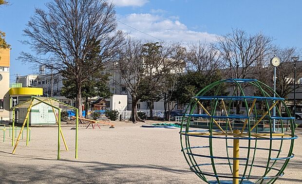 岩塚公園（約190m）