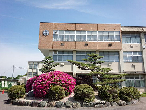 日進市立南小学校(約550m)