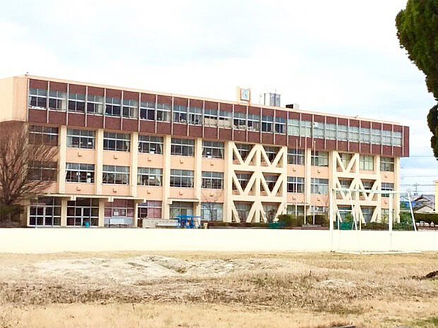 日進市立日進中学校(約1m)