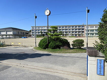 岡崎市立竜海中学校 900m(徒歩約12分)