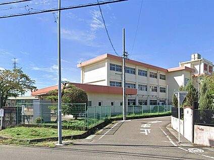 小牧市立味岡小学校 580m(徒歩8分)