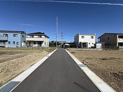 前面道路含む外観