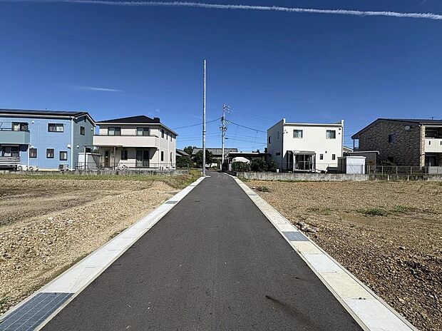 【前面道路含む外観】西側前面道路(2026年9月撮影)
