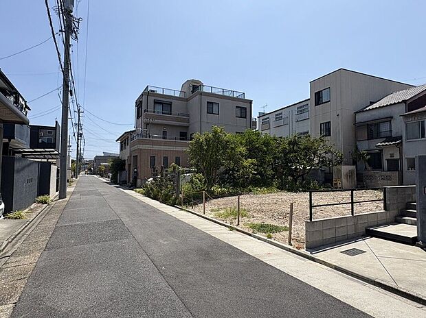 【前面道路含む外観】北側前面道路(2026年7月撮影)