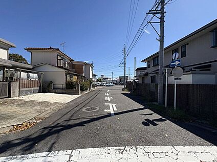 前面道路含む外観