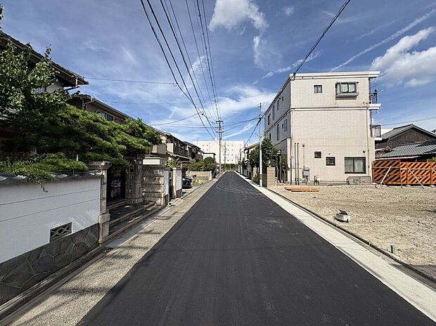 【前面道路含む外観】北側前面道路(2026年7月撮影)