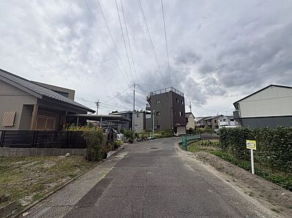 前面道路含む外観
