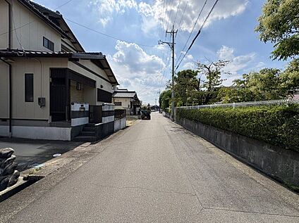 前面道路含む外観