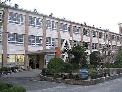 春日井市立中部中学校 540m