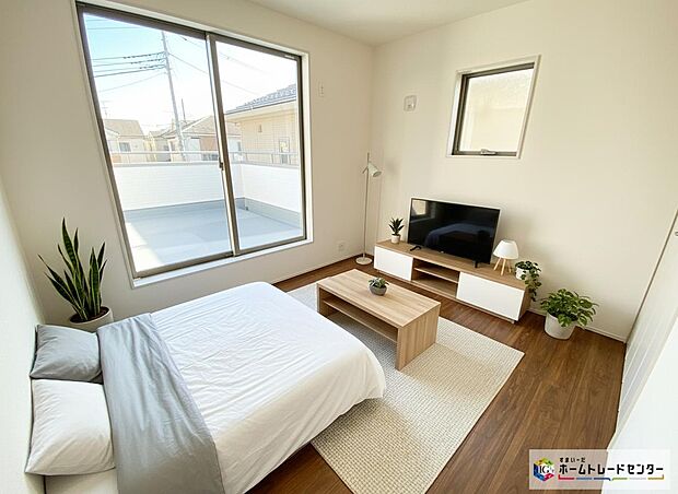 ≪Room≫
2面採光を確保した明るい室内は、風通しも良く、大変居心地の良い空間となっております。
※家具をCGで加工しており、家具付き販売ではございません。