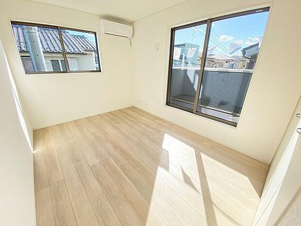 ≪Room≫
心地良い風を感じられる全居室２面採光！風通しがよく効果的に空気の入れ替えができます☆