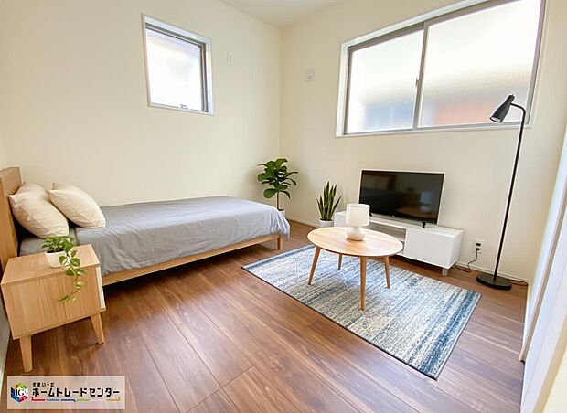 ≪Room≫
2面採光を確保した明るい室内は、風通しも良く、大変居心地の良い空間となっております。
※家具をCGで加工しています。家具付き販売ではございません。