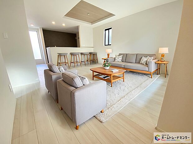 ≪Living room≫
広々としたLDKに、自分好みのインテリアでレイアウト。季節ごとに模様替えなども、楽しみの一つとなりそうです。
※家具をCGで加工しています。家具付き販売ではございません。