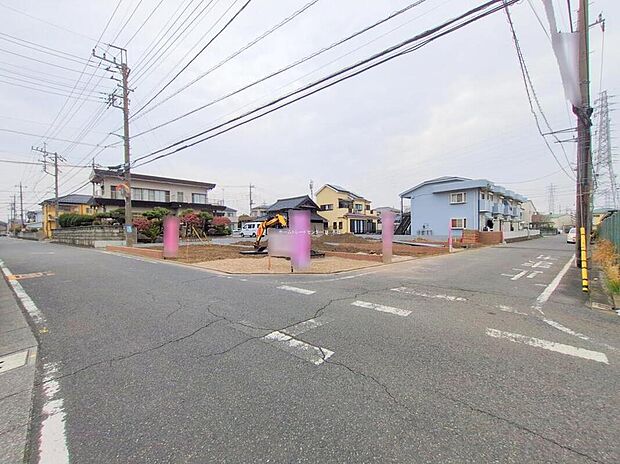 ≪前面道路含む現地写真≫
気になった物件すぐにご見学対応させていただきます♪平日・お仕事帰りなど、いつでもご案内可能です♪周辺環境と併せて、実際に現地をご確認ください♪