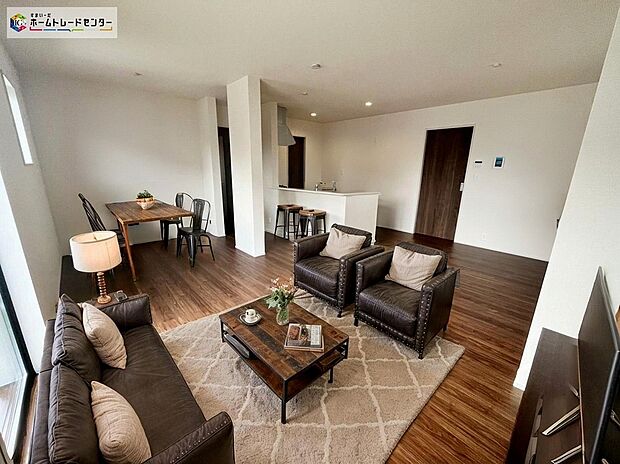 ≪Living room≫
ホームパーティに招きたくなる自慢の広々LDK。伸びやかな子育てや、にぎやかなふれあいの日々を楽しんでください♪
※家具をCGで加工しています。家具付き販売ではございません。