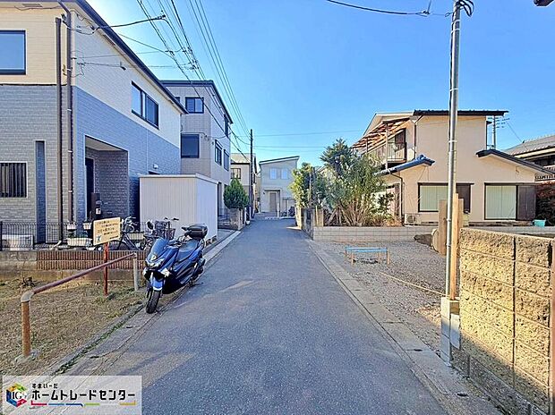 南側道路です。当日のご見学予約も承ります。同じものは2つとない「夢のマイホーム」との出会いが待っているかもしれません♪