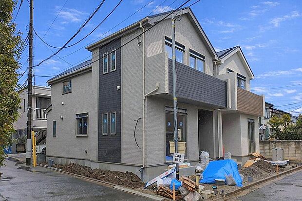 ≪現地ご案内は便利なネット予約も可能です！お気軽にお問い合わせください♪≫
東武伊勢崎線「竹ノ塚」駅徒歩13分☆南道路に面しているので日当たり良好です♪