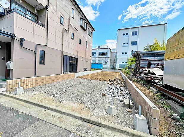≪現地ご案内は便利なネット予約も可能です！お気軽にお問い合わせください♪≫
カースペース2台分完備！（※車種による）